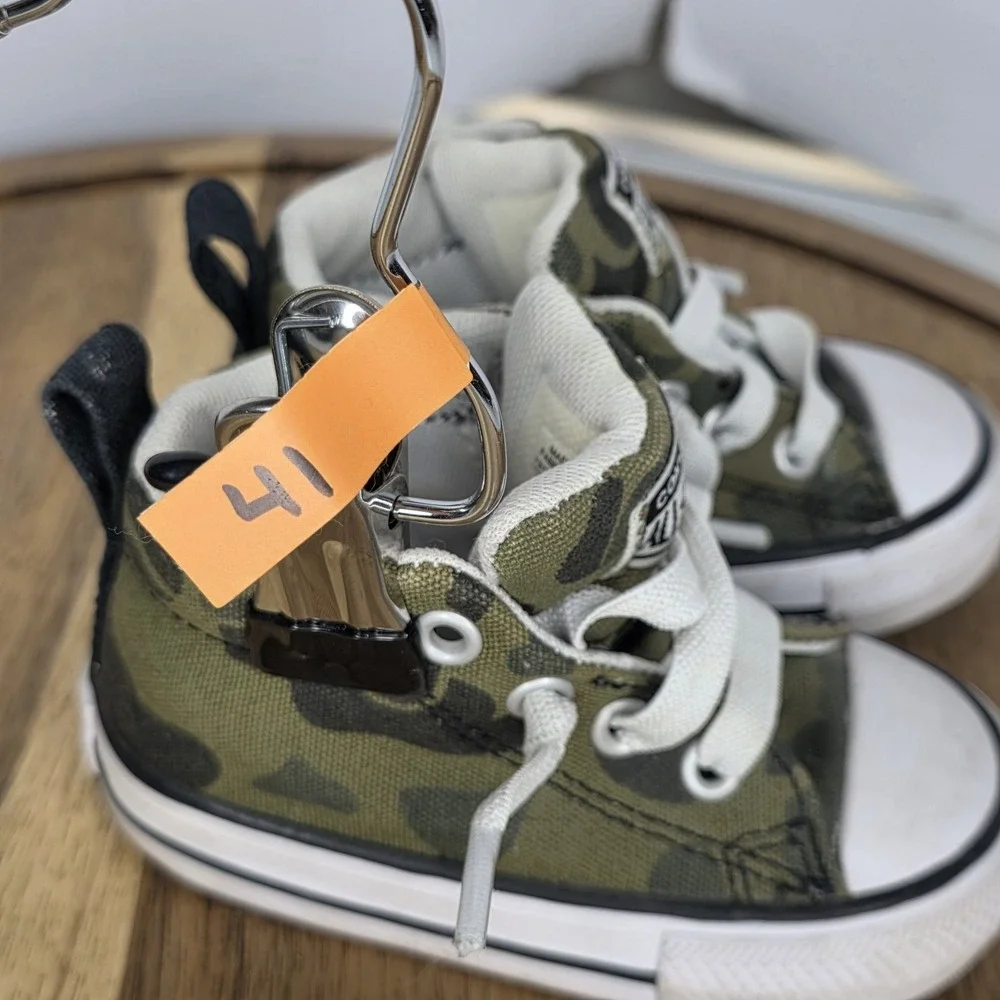 Converse‎ All Star Chuck Taylor Toddler  Camo Green Hightop Shoes size 4 Sneaker